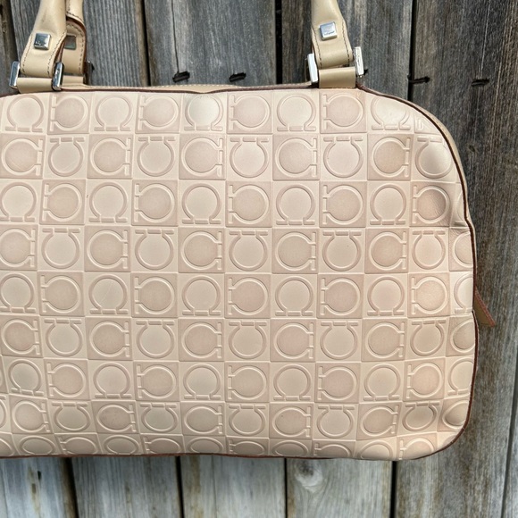 Salvatore Ferragamo Vintage Y2K Gancini Embossed Leather Handbag Beige - Picture 11 of 16
